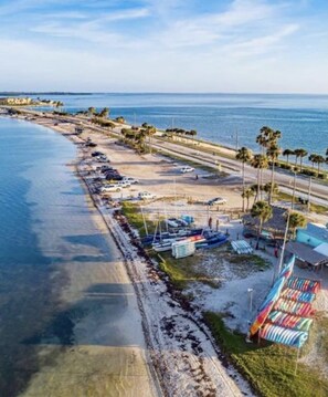 Beach nearby - Studio Apt w/ Private Balcony  Overlooking Downtown Main St (Dunedin)