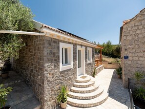 House (Two Bedroom Holiday Home with Swimmin) | Exterior - Stone House Prapatna (Smokvica)