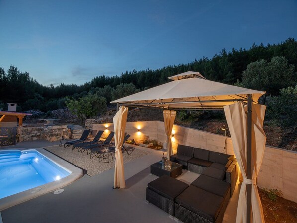 House (Two Bedroom Holiday Home with Swimmin) | Pool | Seasonal outdoor pool, pool umbrellas, pool loungers - Stone House Prapatna (Smokvica)