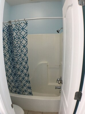 Combined shower/tub, towels, soap, toilet paper