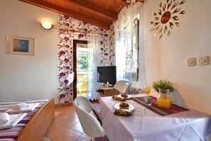 1 camera, ferro/asse da stiro, Wi-Fi, lenzuola