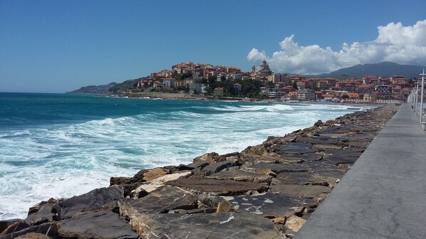 Plage à proximité, chaises longues