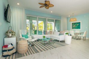 Living area - LUXURY  2/2 CONDO LOCATED IN MARGARITAVILLE AT OPH (Bradenton)