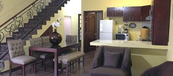 5 minutes to the Downtown! Family-sized condo