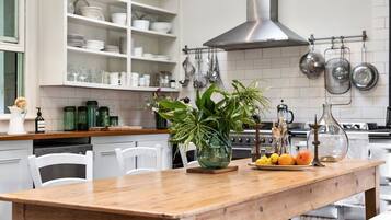 Réfrigérateur, micro-ondes, four, lave-vaisselle