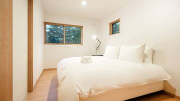 Chalet, 3 Bedrooms, 2 Bathrooms, Mountainside | 3 bedrooms, individually decorated, individually furnished