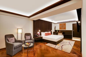 Minibar, in-room safe, desk, iron/ironing board - Lemon Tree Premier Vijayawada (Vijayawada)