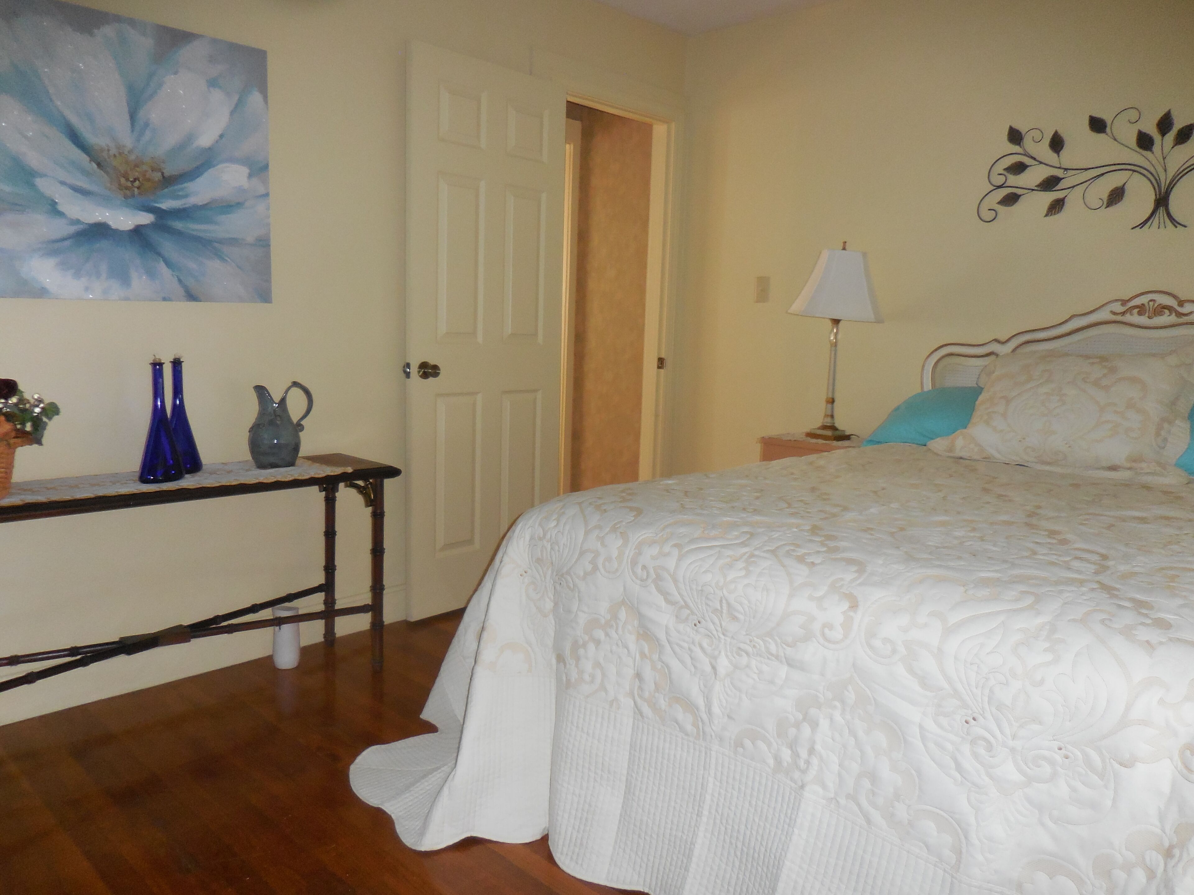 3 chambres, bureau, Wi-Fi, literie fournie