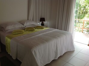 3 makuuhuonetta, työpöytä, silitysrauta/-lauta, ilmainen Wi-Fi