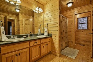 Shower, hair dryer, towels - On The Rocks | Ellijay, GA (Ellijay)