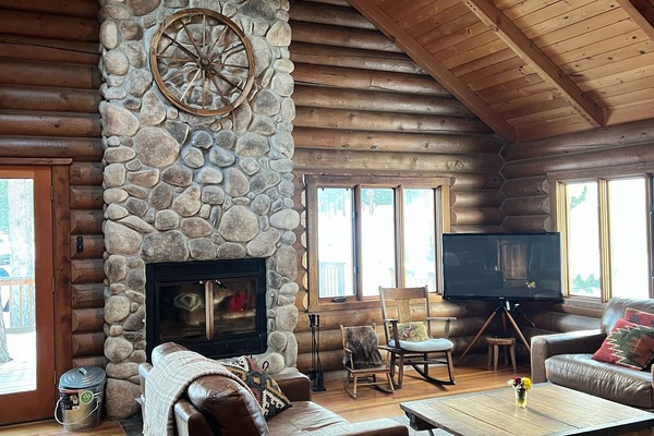 Smart TV, lareira, videogames, DVD player