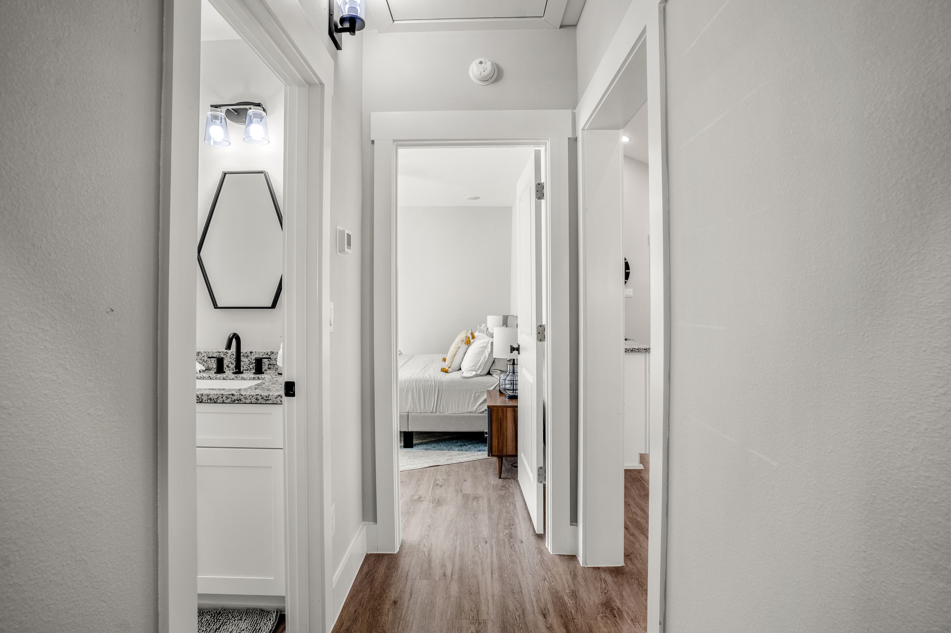 3 slaapkamers, een strijkplank/strijkijzer, wifi, beddengoed