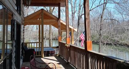 CreekView Cabin Retreat is Privately located on the Creek with a Jacuzzi & more