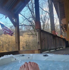 Outdoor spa tub - CreekView Cabin is very private overlooking Shoals Creek wJacuzzi & more (Iron city)