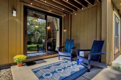 Ski-in/out Condo, King Bed + Fireplace