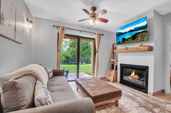 TV, fireplace - SnowPine Condo, King Bed, Patio + Fireplace (Ellicottville)
