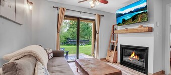 SnowPine Condo, King Bed, Patio + Fireplace