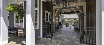 SnowPine Condo, King Bed, Patio + Fireplace