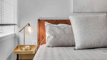 1 habitación, tabla de planchar con plancha, wifi y ropa de cama