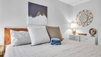 1 slaapkamer, een strijkplank/strijkijzer, wifi, beddengoed