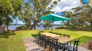 Outdoor dining - Curleys Outlook - Pet Friendly Waterfront (Culburra Beach)