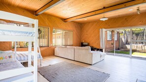Interior - Curleys Outlook - Pet Friendly Waterfront (Culburra Beach)