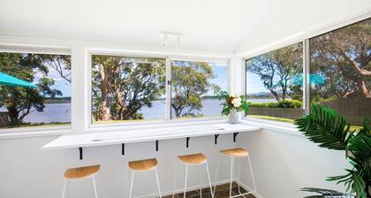 Curleys Outlook - Pet Friendly Waterfront