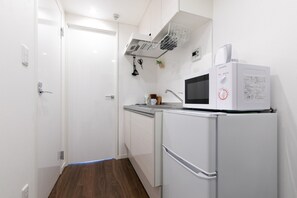 雪櫃、微波爐、廚房用具/餐具/器皿