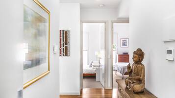 2 bedrooms, desk, iron/ironing board, WiFi