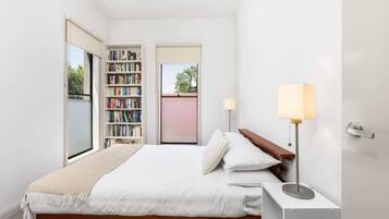 2 bedrooms, desk, iron/ironing board, WiFi