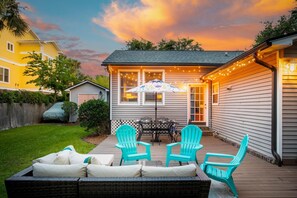 Outdoor dining - Pet Friendly, 2 blocks from Beach,  4 Bikes! (Isle of Palms)