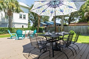Outdoor dining - Pet Friendly, 2 blocks from Beach,  4 Bikes! (Isle of Palms)