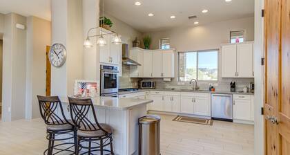 New Backyard Oasis, Salt Water Pool & Hot Tub! Up Close Red Rock Views