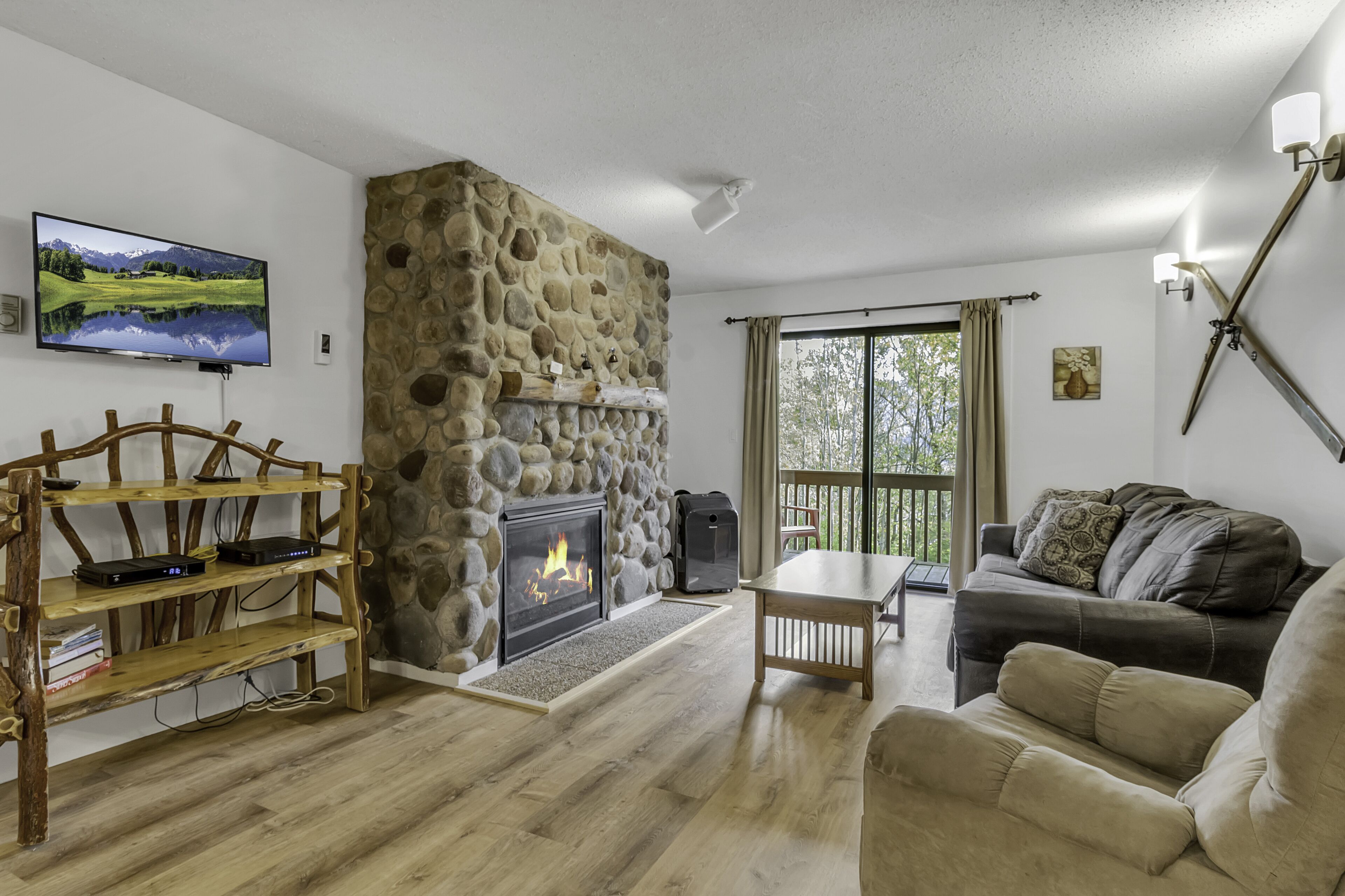 Ski-in/Ski-out 2 Bed, 2 Bath condo Holiday Valley