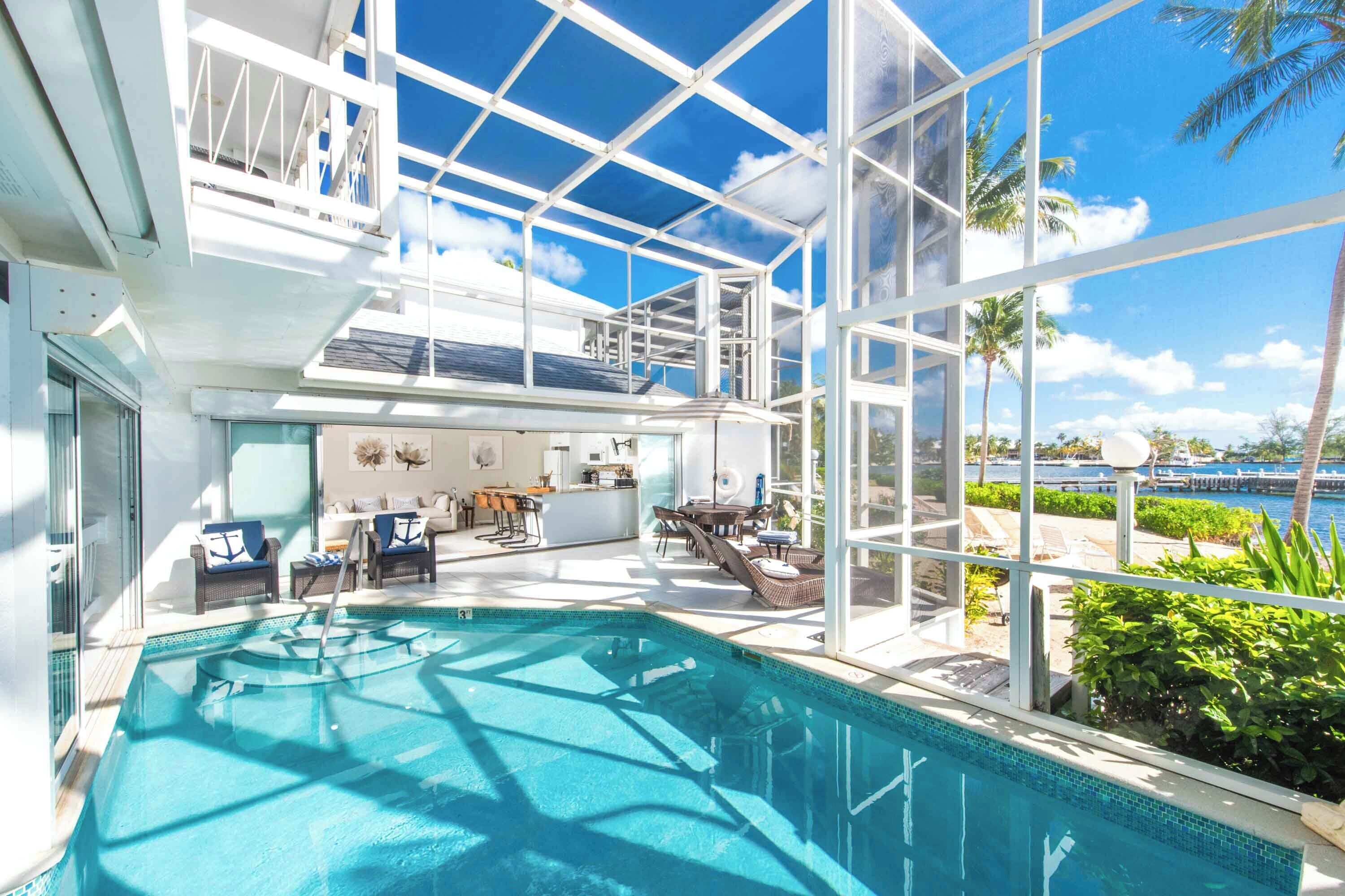 温水プール、サンラウンジャー