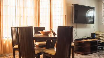 Family Apartment | In-room dining