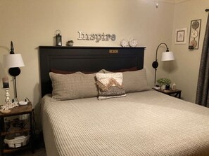 3 slaapkamers, een strijkplank/strijkijzer, wifi, beddengoed