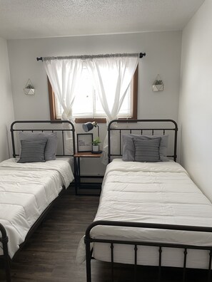 3 bedrooms, free WiFi - Lake house  (Hurley)