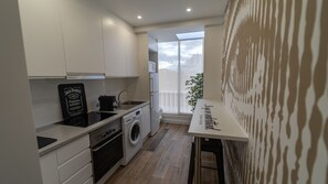 Frigorífic, microones, forn i placa de cuina