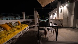 Outdoor dining - Plan Be Guesthouse - In Age Apartment (Faro)