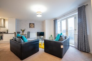 Apartment, Private Bathroom, Courtyard View (No4 NC) | Lounge - No 4 (Mansfield)