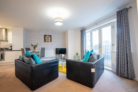 Apartment, Private Bathroom, Courtyard View (No4 NC) | Lounge