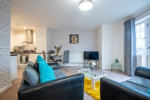 Apartment, Private Bathroom, Courtyard View (No4 NC) | Lounge