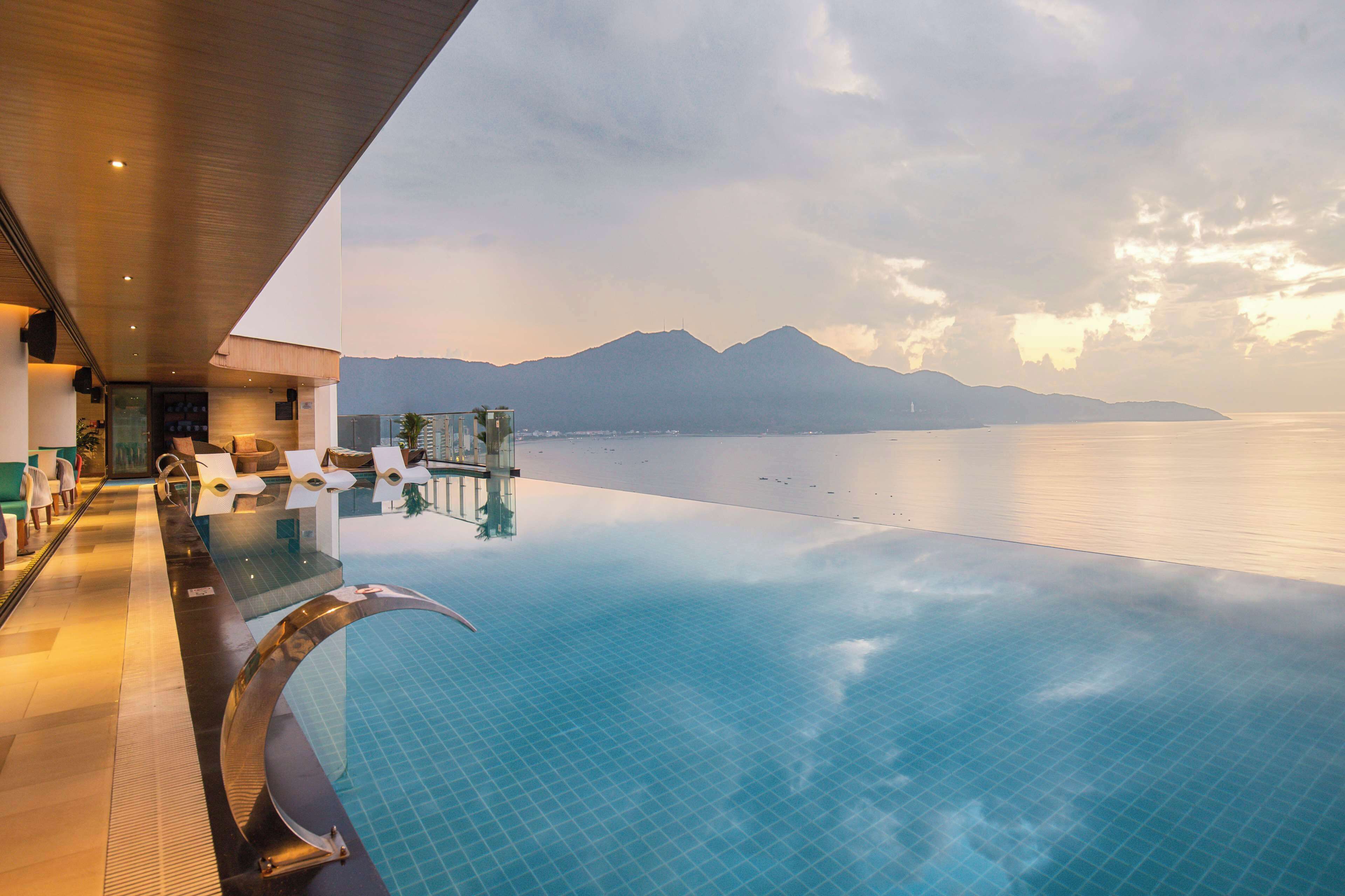 Outdoor pool, open 6:00 AM to 9:00 PM, pool loungers