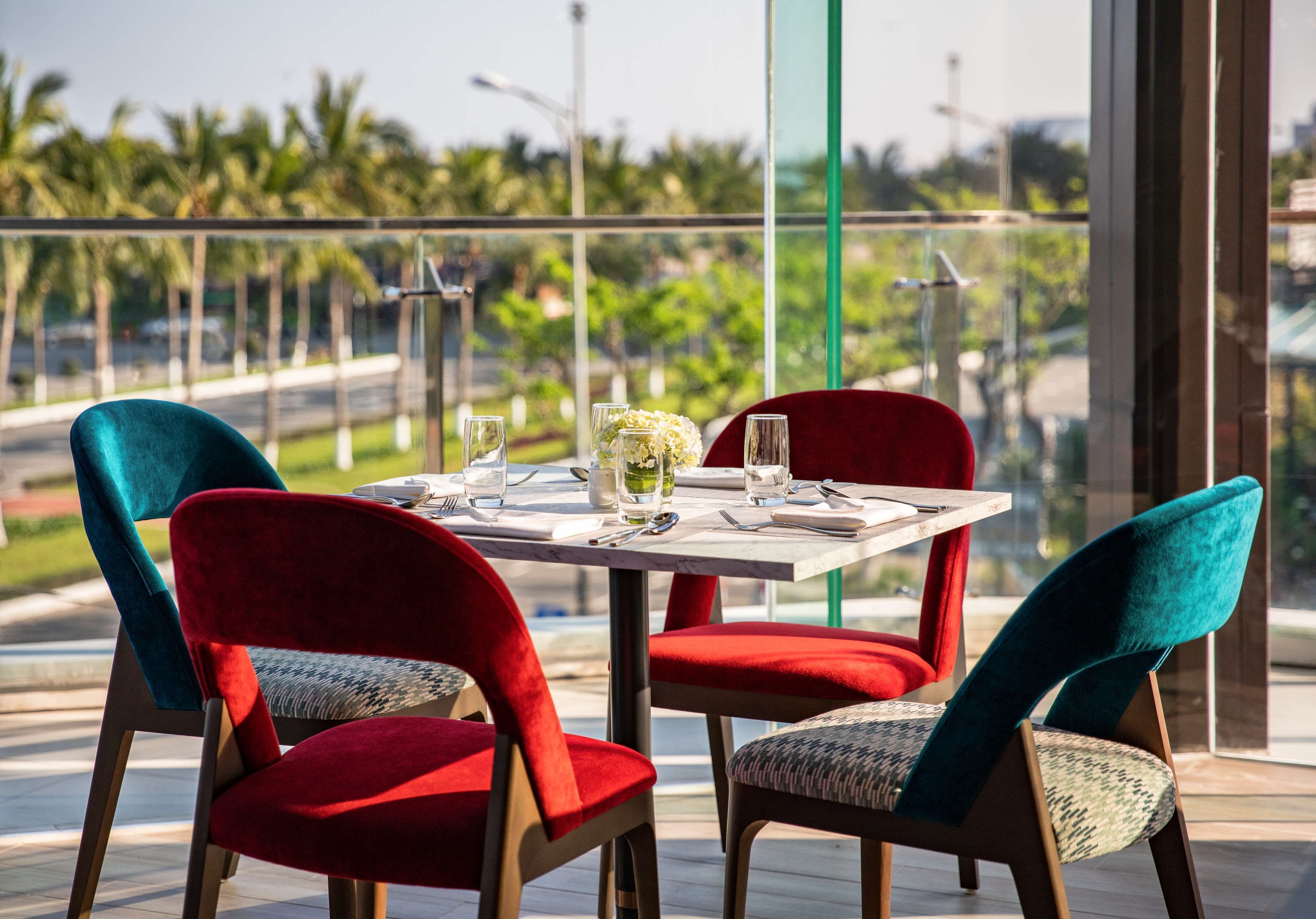 2 restaurants, breakfast, lunch, dinner served; international cuisine