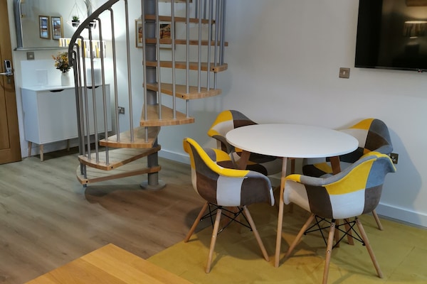 Deluxe Apartment, Private Bathroom, Courtyard View (1 bedroom) | Interior