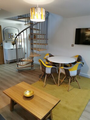 Deluxe Apartment, Private Bathroom, Courtyard View (1 bedroom) | Interior - The Barn (Swaffham)