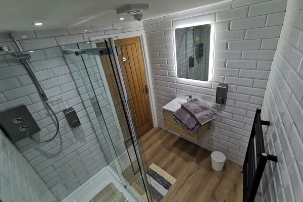 Deluxe Apartment, Private Bathroom, Courtyard View (1 bedroom) | Bathroom