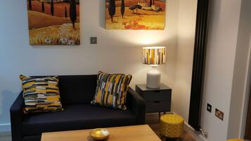Deluxe Apartment, Private Bathroom, Courtyard View (1 bedroom) | Interior
