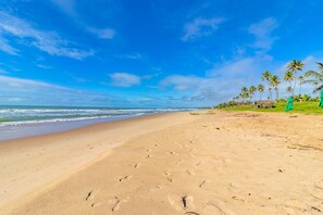 Na praia, areia branca 